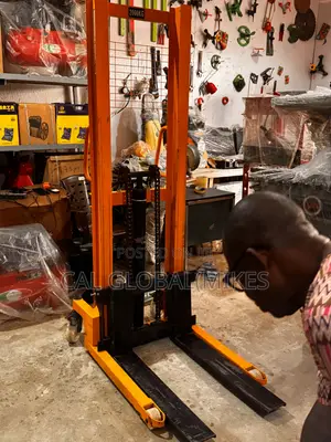 2 Ton Manual Stacker