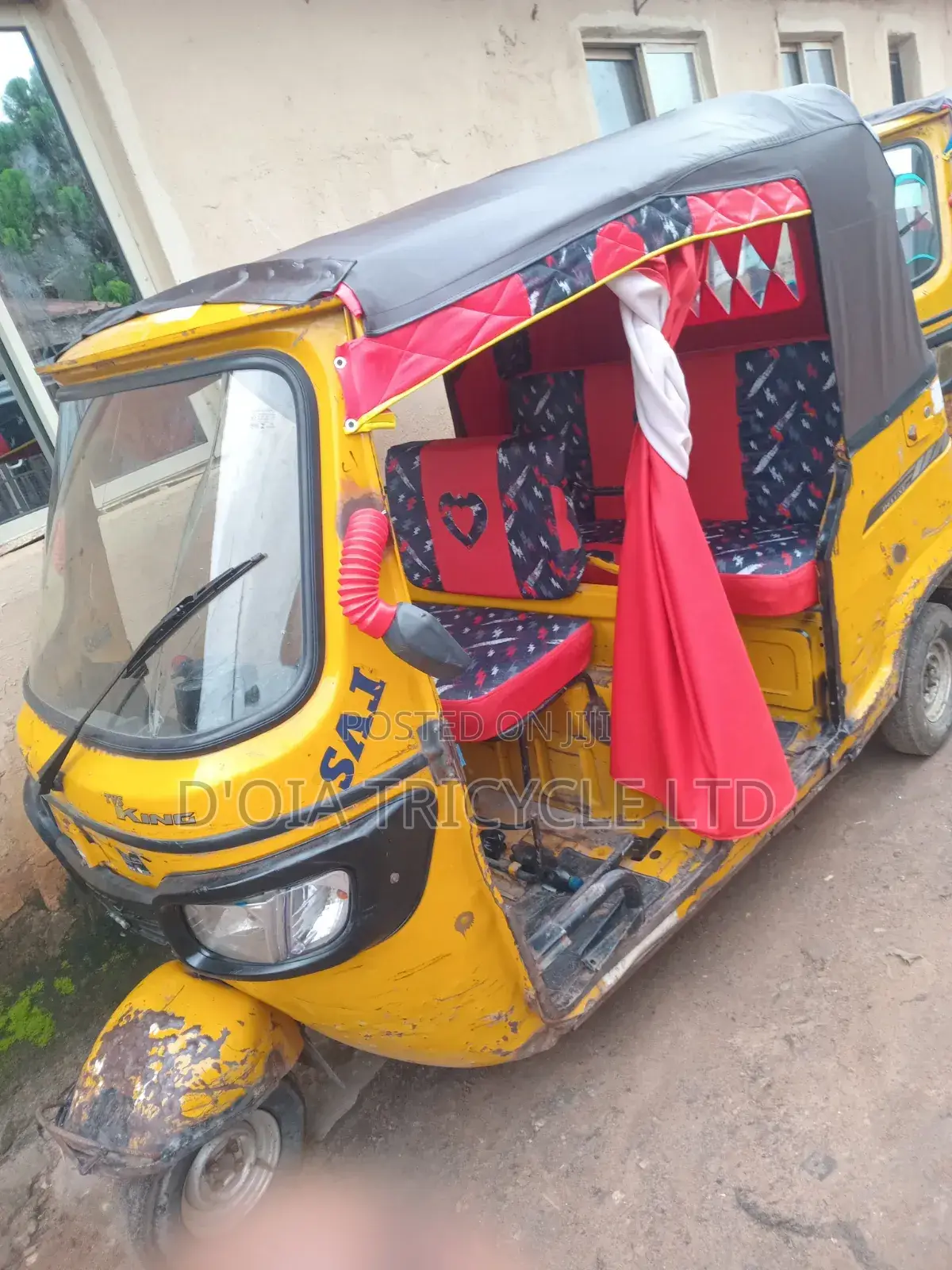 TVS Apache 160 4V 2023 Yellow