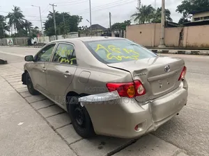Toyota Corolla 2010 Gold