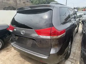 Toyota Sienna 2012 Gray