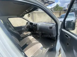 Toyota HiAce 2005 White