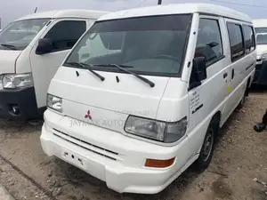 Mitsubishi L300 2006 White