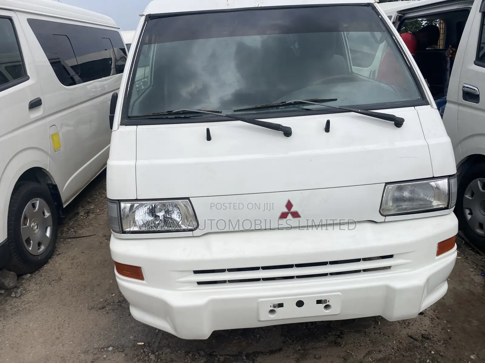 Mitsubishi L300 2006 White