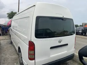 Toyota HiAce 2017 White