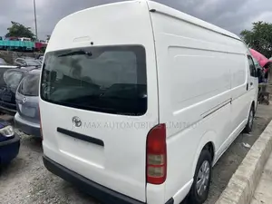 Toyota HiAce 2017 White