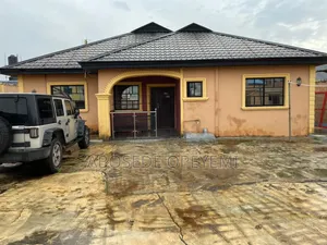 8bdrm House in Ipaja for sale