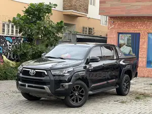 Toyota Hilux 2024 Black