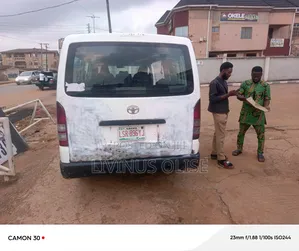Toyota Grand HiAce 2002 White