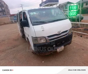 Toyota Grand HiAce 2002 White
