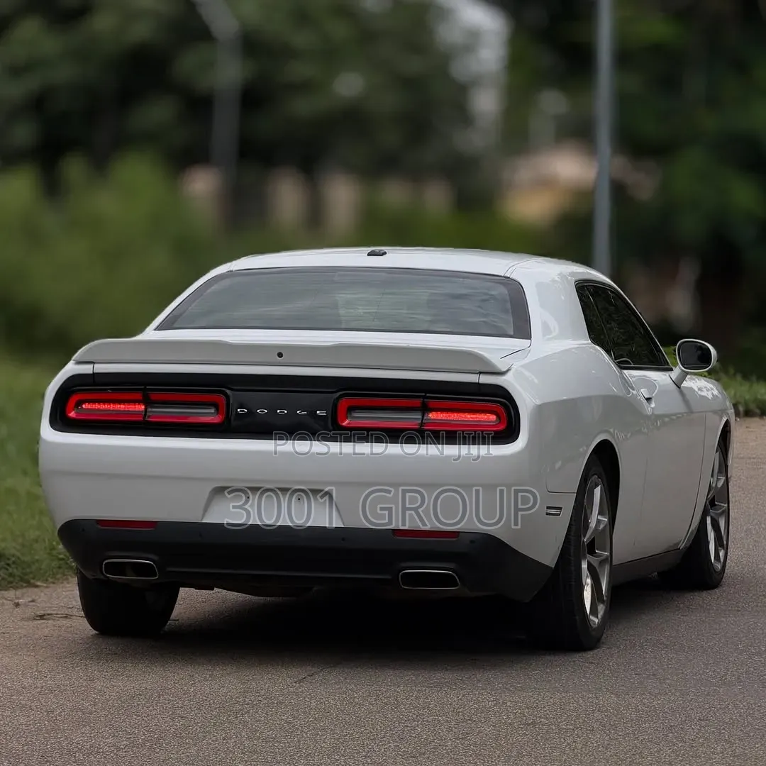 Dodge Challenger 2022 White