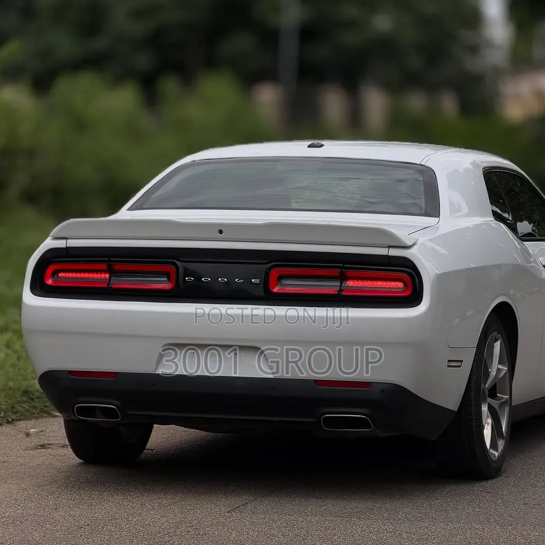 Dodge Challenger 2022 White