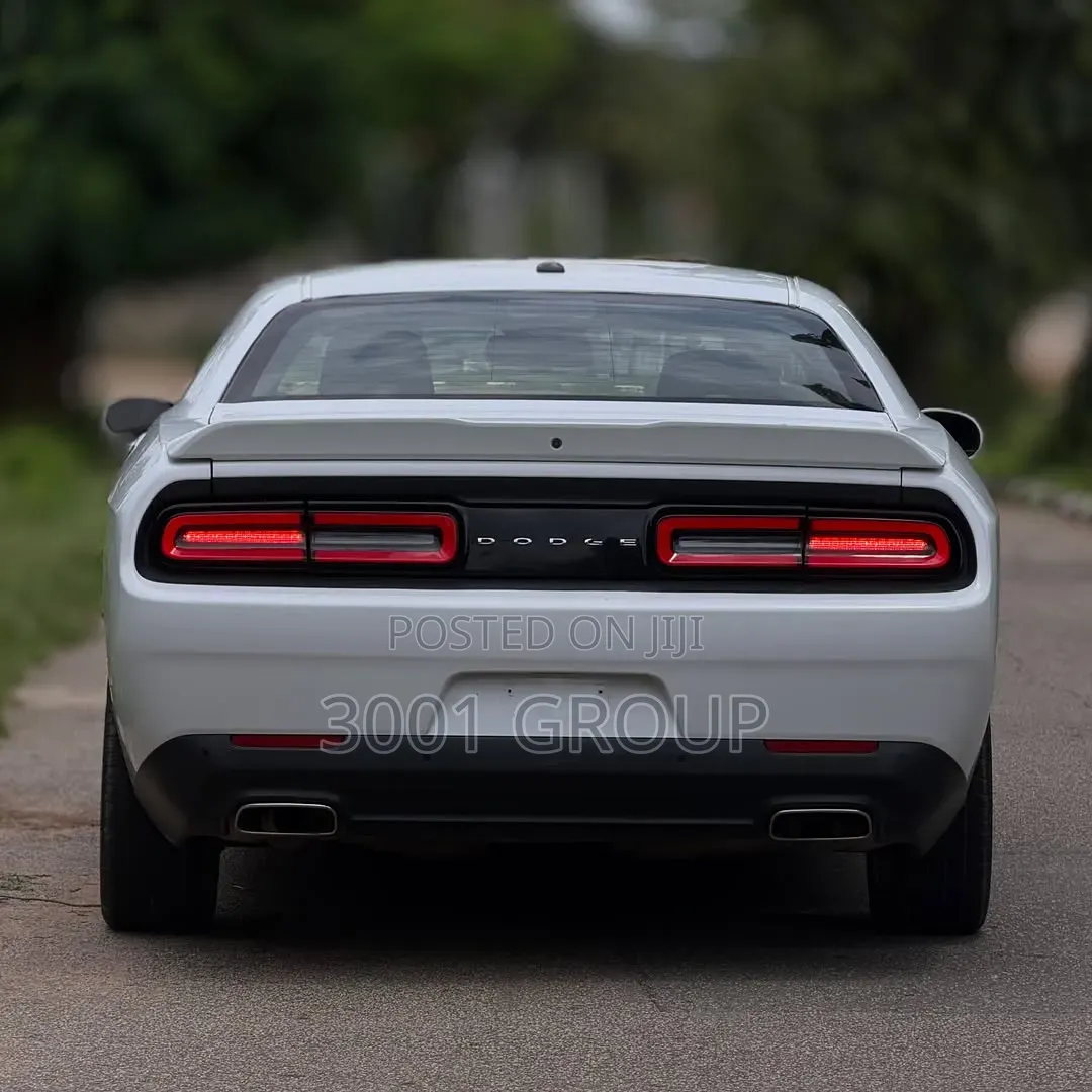 Dodge Challenger 2022 White