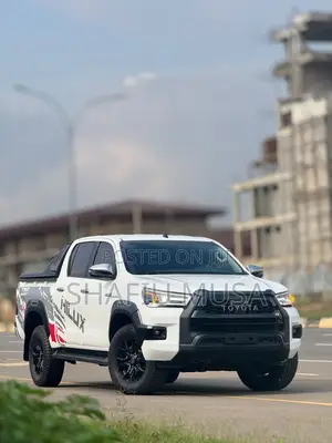 Toyota Hilux 2018 White