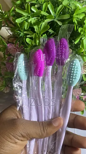 Lip Exfoliating Silicon Brush