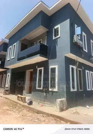 4bdrm Duplex in Okebadan Estate, Akobo for sale