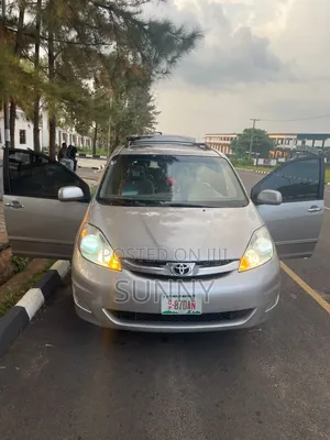 Toyota Sienna XLE Limited FWD 2006 Gold