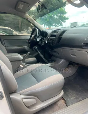 Toyota Hilux 2012 White