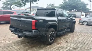 Toyota Tacoma 2024 Gray