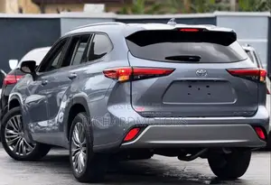 Toyota Highlander Platinum 2021 Blue