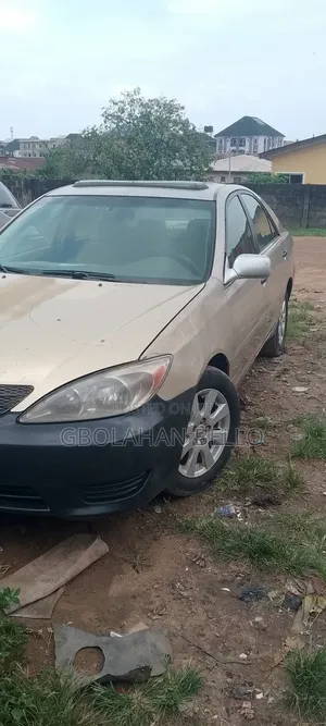 Toyota Camry 2004 Gold