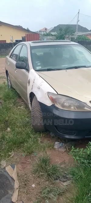 Toyota Camry 2004 Gold