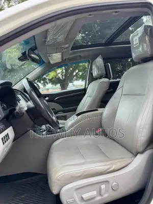 Toyota Highlander Limited 4dr SUV AWD (3.5L 6cyl 6A) 2015 White