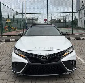 Toyota Camry XSE V6 FWD (3.5L 6cyl 8AM) 2018 White