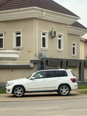 Mercedes-Benz GLK-Class Base GLK 350 4dr AWD 4MATIC (3.5L 6cyl 7A) 2015