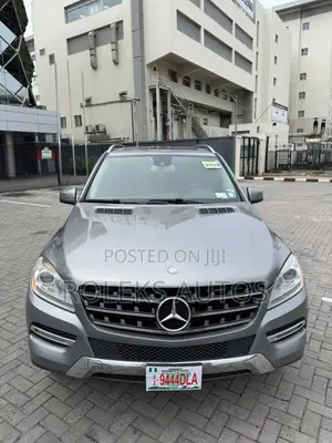 Mercedes-Benz M Class ML350 4MATIC 4dr SUV AWD (3.5L 6cyl 7A) 2014 Gray