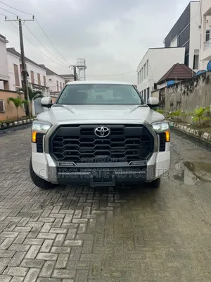 Toyota Tundra 2023 White