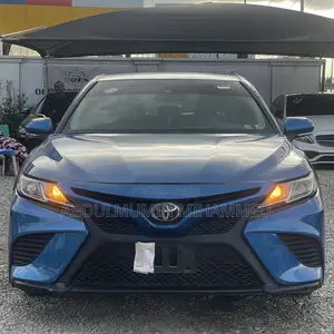 Toyota Camry SE FWD (2.5L 4cyl 8AM) 2018 Blue