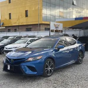 Toyota Camry SE FWD (2.5L 4cyl 8AM) 2018 Blue