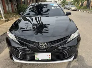 Toyota Camry XLE FWD (2.5L 4cyl 8AM) 2018 Black