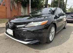 Toyota Camry XLE FWD (2.5L 4cyl 8AM) 2018 Black