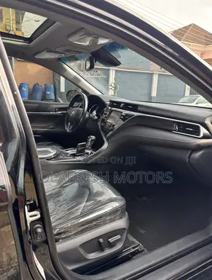 Toyota Camry XLE FWD (2.5L 4cyl 8AM) 2018 Black