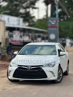 Toyota Camry SE 4dr Sedan (2.5L 4cyl 6A) 2016 White