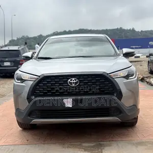 Toyota Corolla LE 2024 Silver