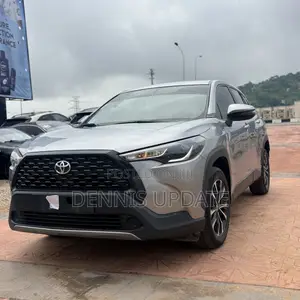 Toyota Corolla LE 2024 Silver