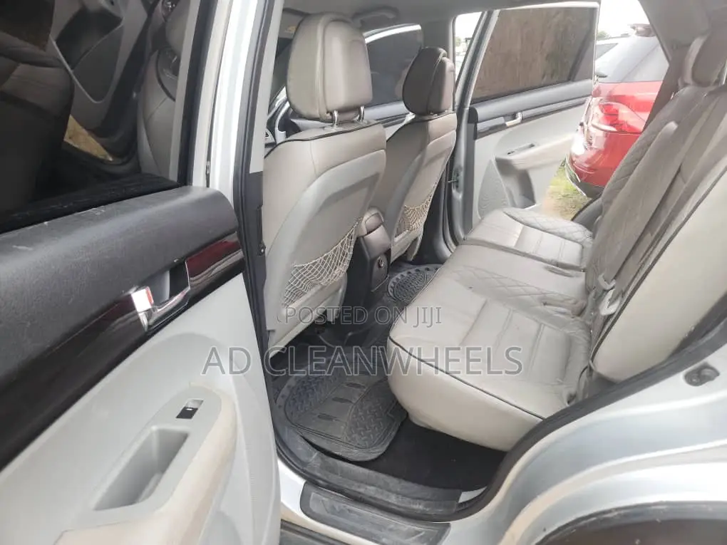 Kia Sorento 2012 Silver