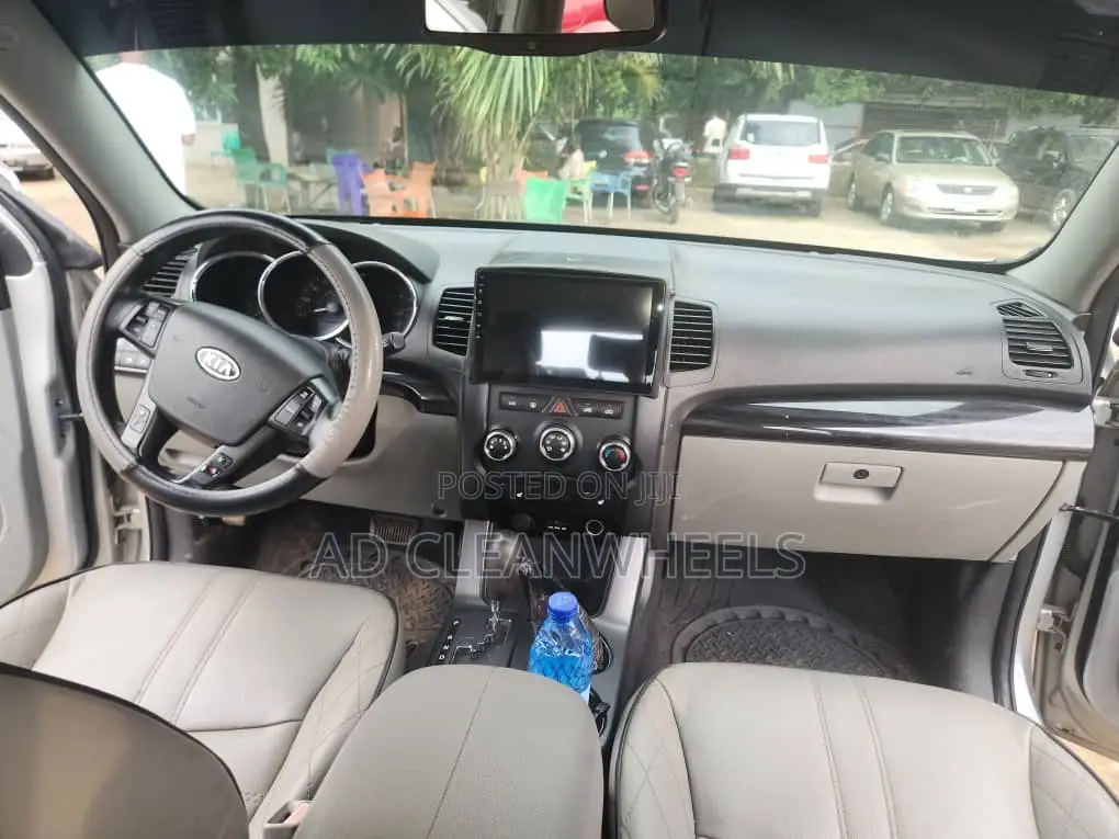 Kia Sorento 2012 Silver