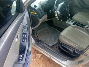 Hyundai Elantra 2008 Silver
