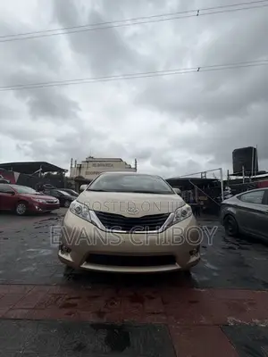 Toyota Sienna LE 7 Passenger 2011 Silver