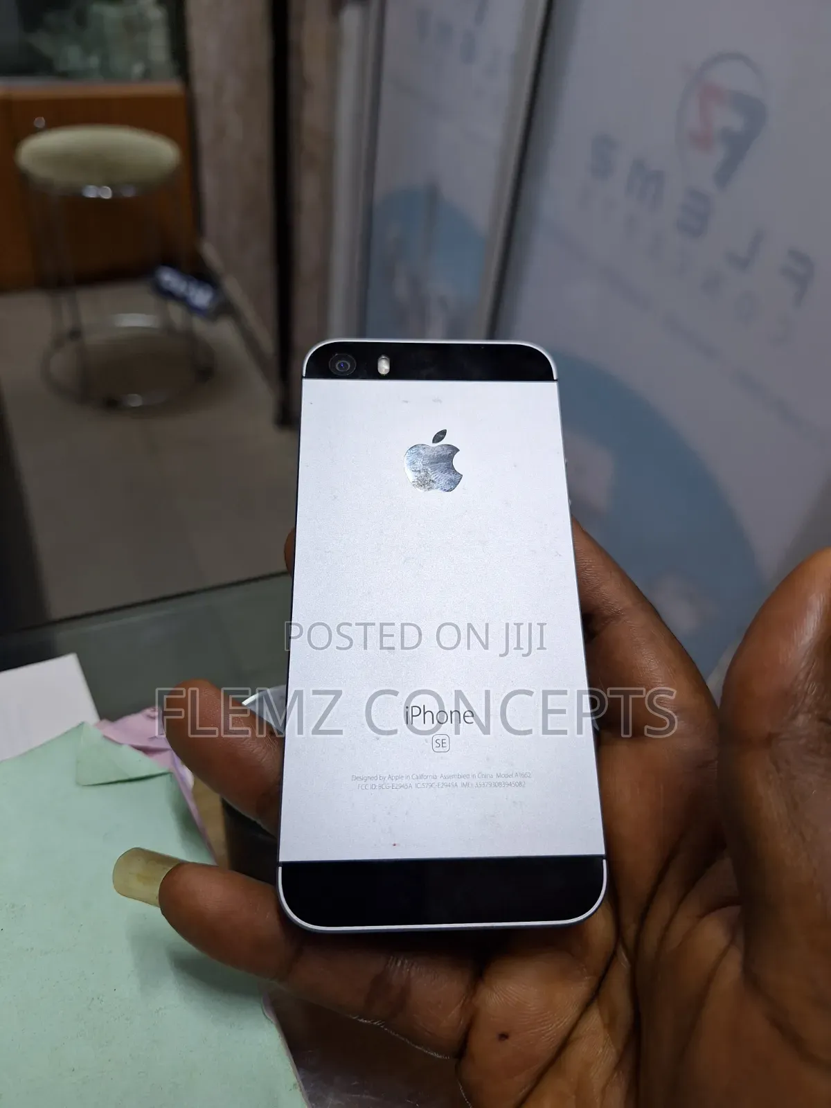 Apple iPhone SE 32 GB Gray