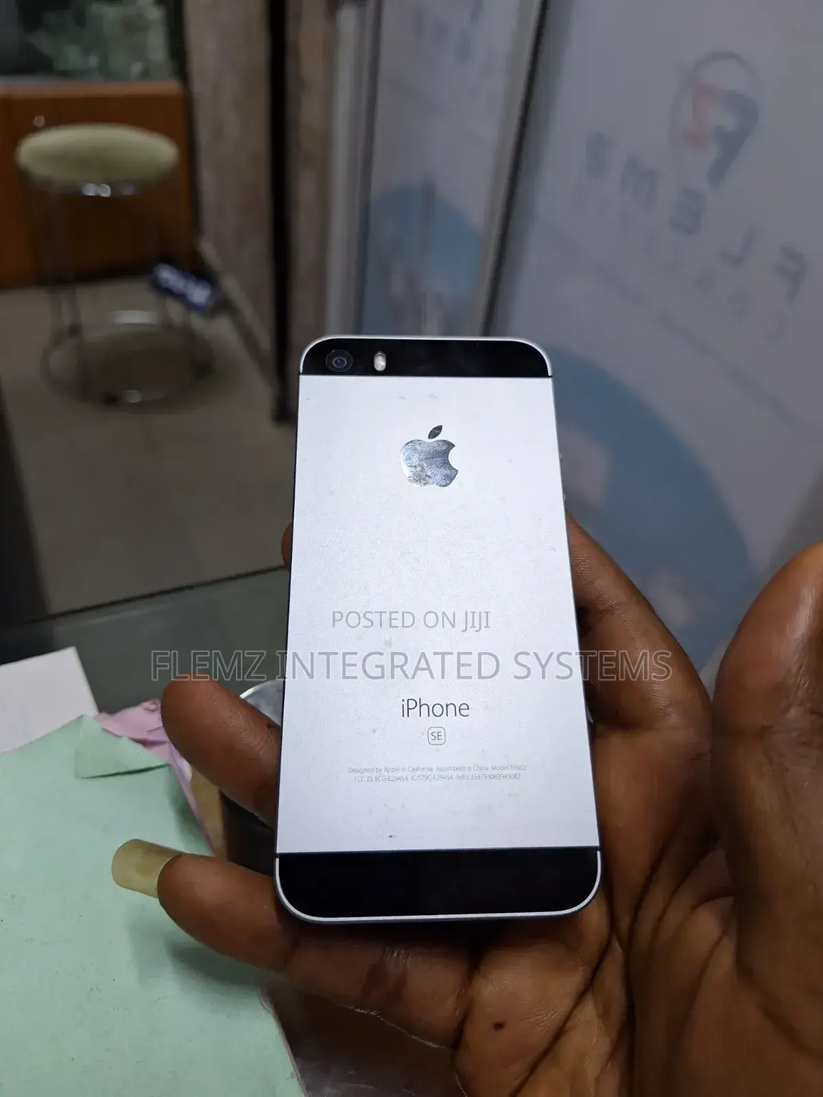 Apple iPhone SE 32 GB Gray