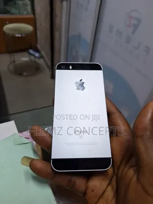 Apple iPhone SE 32 GB Gray