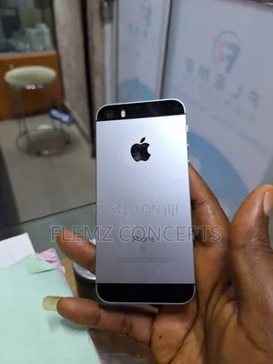 Apple iPhone SE 32 GB Gray