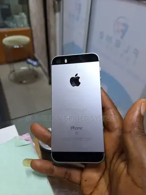 Apple iPhone SE 32 GB Gray