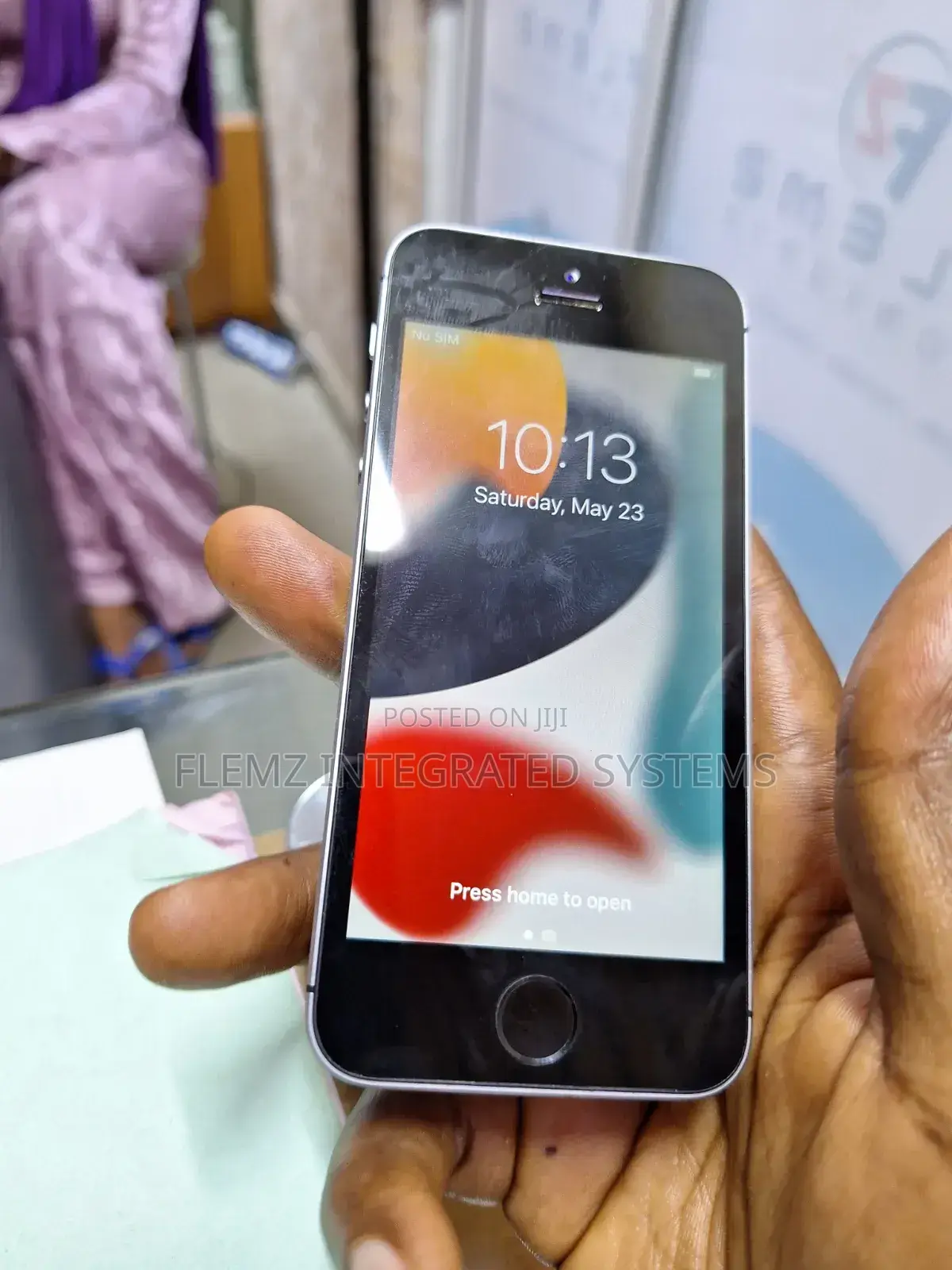 Apple iPhone SE 32 GB Gray