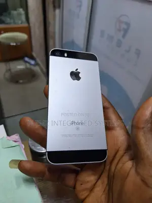 Apple iPhone SE 32 GB Gray