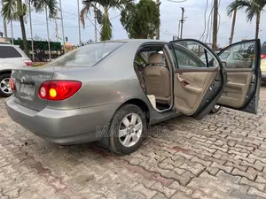 Toyota Corolla 2004 Gray